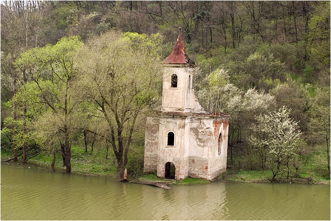 biserica pe ape